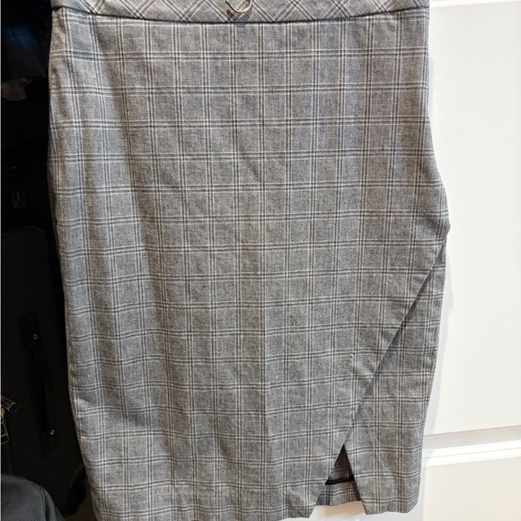 Banana Republic Dresses & Skirts - Banana Republic Grey Plaid Pencil Skirt